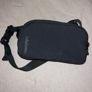 lulu lemon belt bag